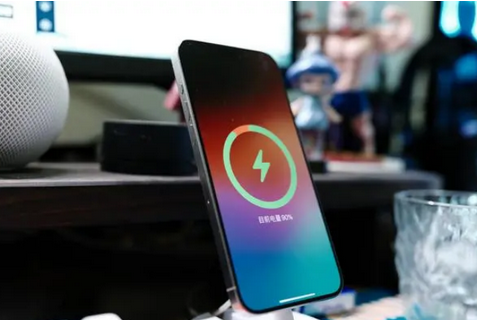 虎林苹果15换屏服务分享用什么充电器给iPhone15充电更好 